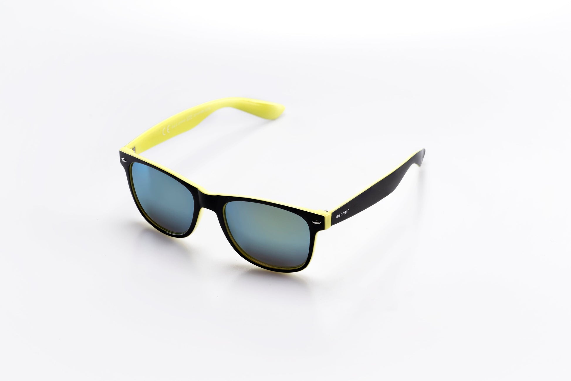 Occhiali da sole Distinguo 502.2 modello Sportivo, montatura in policarbonato nero-giallo con lenti effetto specchio colore giallo. 